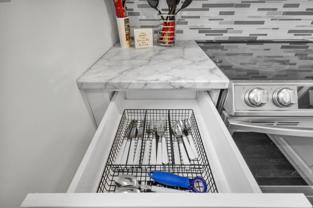 Modern 1 Bedroom + Den In Cambridge Zewnętrze zdjęcie